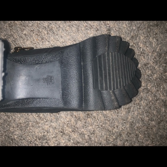 Minimalist Lace-Up Front Chunky Heeled Boots - Picture 7 of 7